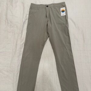 NWT Vuori Aim Pant in khaki Size 30